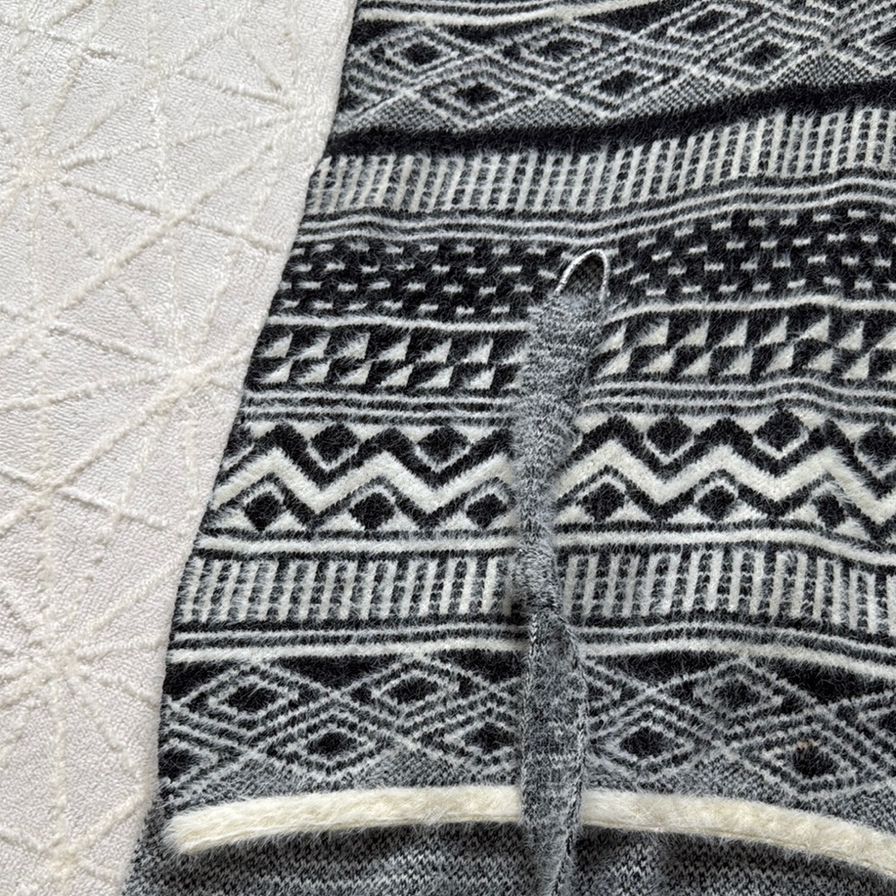 Oversized Aztec Shawl - Picture 2 of 5